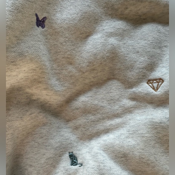 Taylor Swift Charm Crewneck - Picture 3 of 10